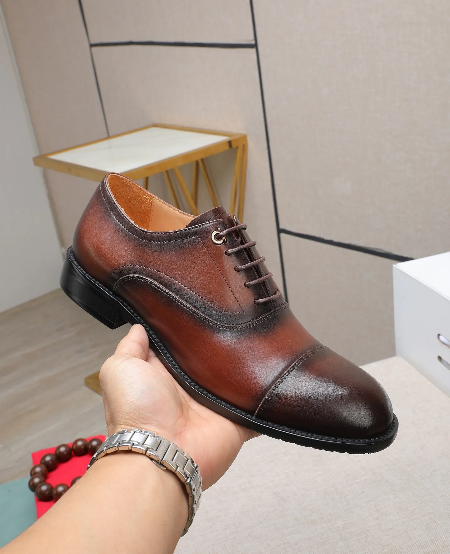 Men's shoes 💰540📛📛 (water-dyed cow lining) Salvatore Ferragamo high-end (Salvatore Ferragamo) is the world's top luxury footwear brand, coming from the fashion kingdom of Italy. It is famous all over the world for its traditional handmade design and novel styles... 🚶🏻🚶🏻New suit shoes are available simultaneously at the counter. This model is made of pure handmade imported Italian calfskin ➕soft water-dyed cowhide lining Original authentic outsole🌀🌀Size: 38➖44 (45 46 customized)